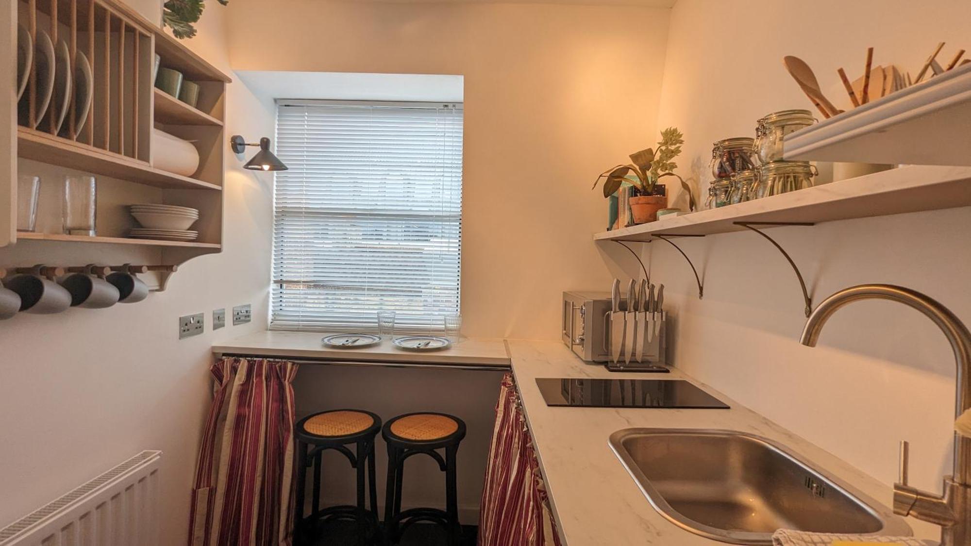 Charming & Quaint Old Compton Apartamento - Quiet Guests Only Allowed, No Parties Allowed, Over 25 Years Old Or Families 런던 외부 사진